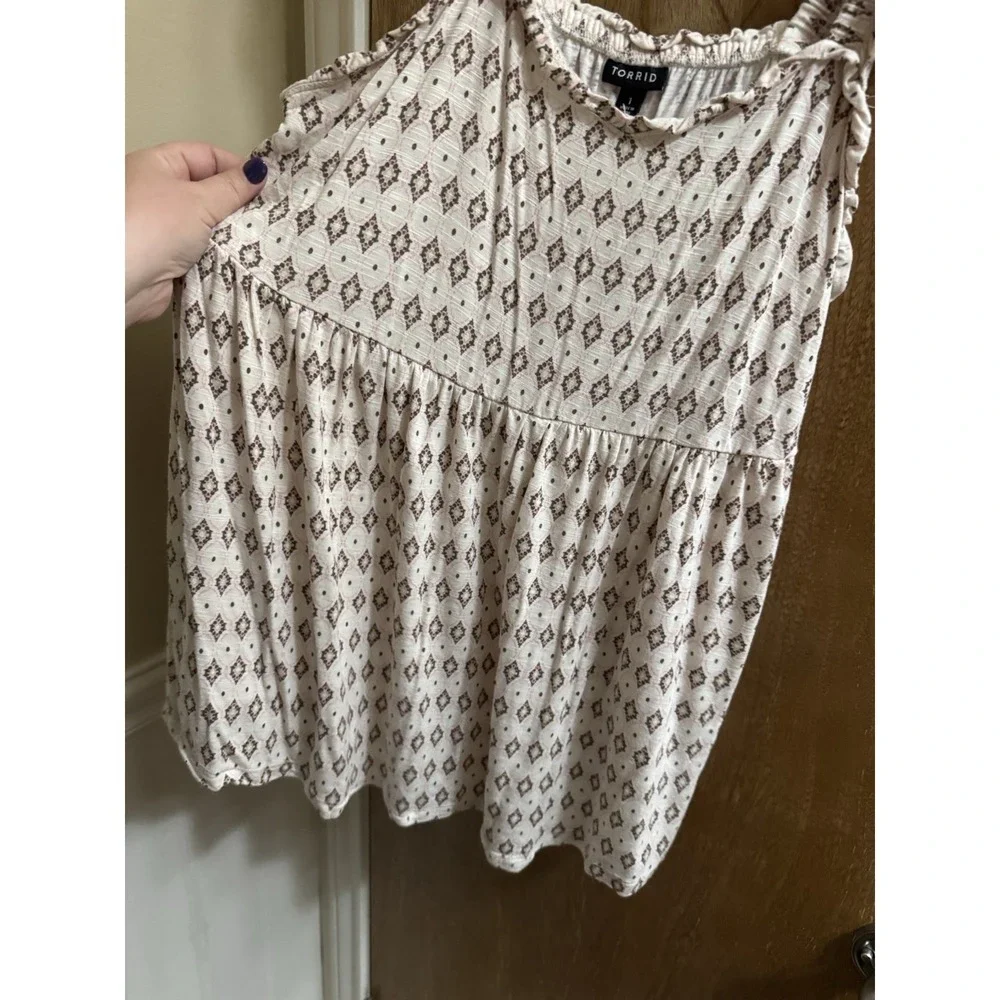 Torrid Babydoll Super Soft Slub Ruffle Shoulder Tank Peplum 1X Cream Geometric - Picture 6 of 10